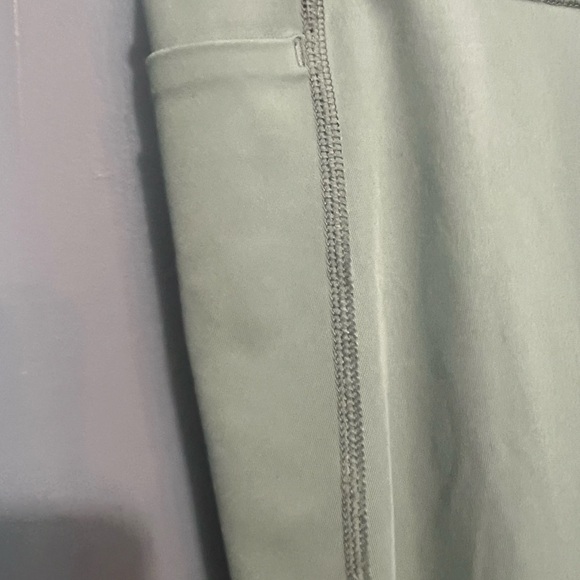 3 Piece Gap fit activewear - Picture 10 of 13
